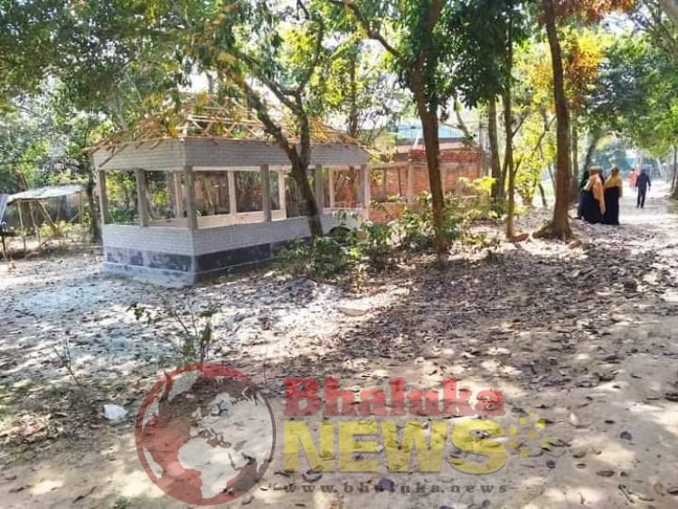 ভালুকায় সরকারী জমি জবর দখল করে বাড়ী নির্মানের অভিযোগ